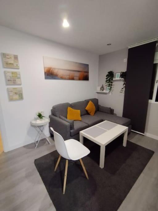 Apartamento Acogedor. Gelves Bagian luar foto